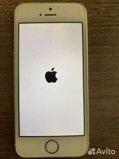 Телефон iPhone 5se