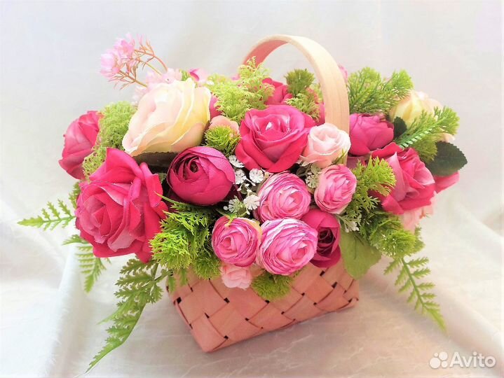 Цветочная корзинка из искусственных цветов