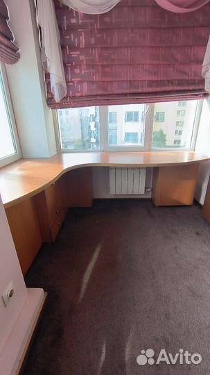 Угловой письменный стол