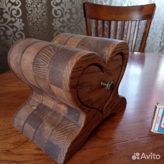 Шкатулка для дамских штучек. материал дуб, сосна