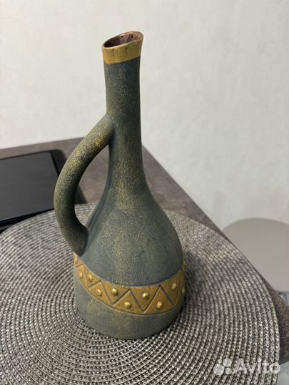 Глиняный кувшин для вина