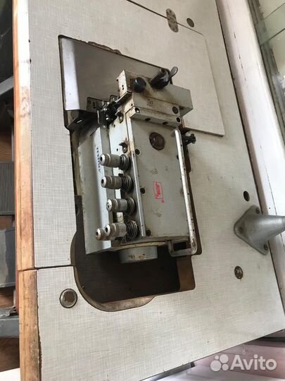 Швейная машина оверлок