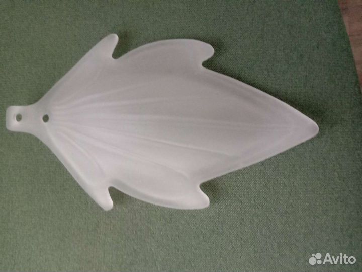 Накладной плафон -листик новый