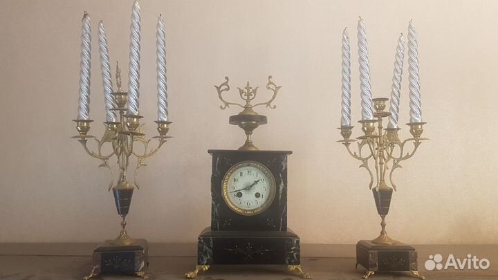 Антиквариат. Часы (механические) с подсвечниками