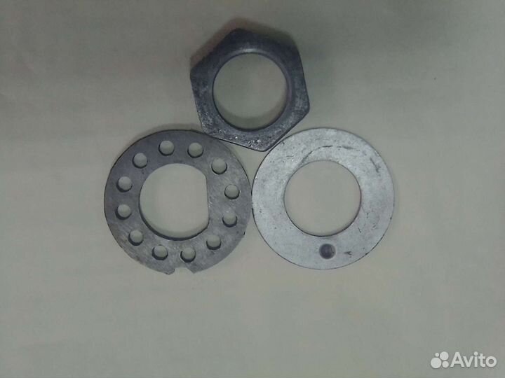 Гайка передней ступицы комплект