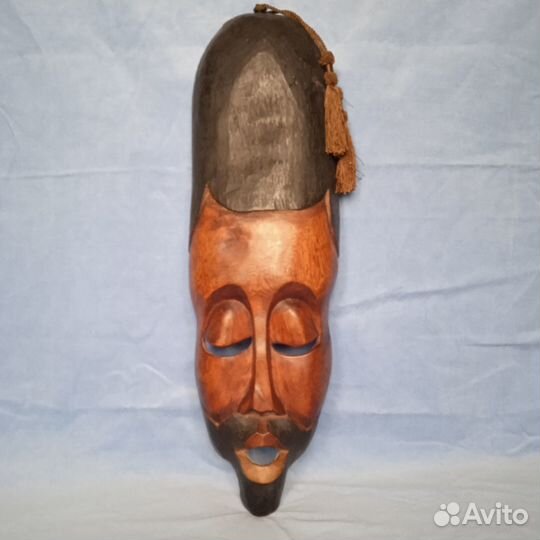 Африканская маска из дерева