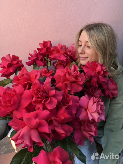 Алые французике розы