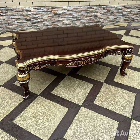 Журнальный столик