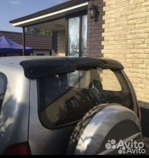 Спойлер задней двери Нива Шевроле