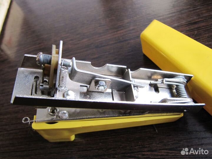 Швейная машинка ручная, зиг-зай