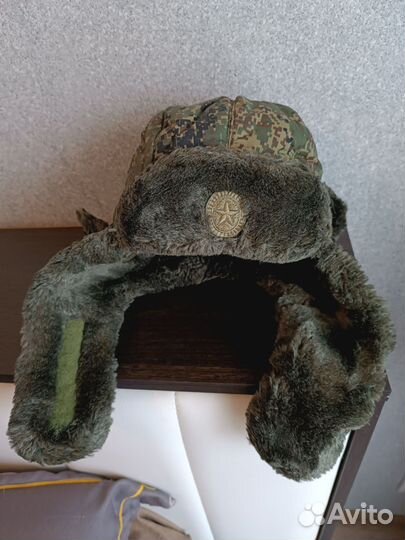 Шапки ушанки, варежки, ремень, погоны