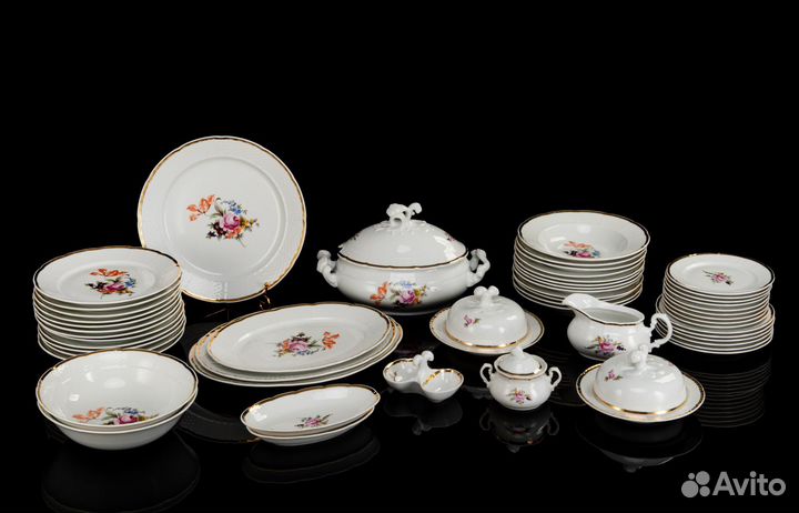 Столовый сервиз, украшенный мейсенским букетом (53