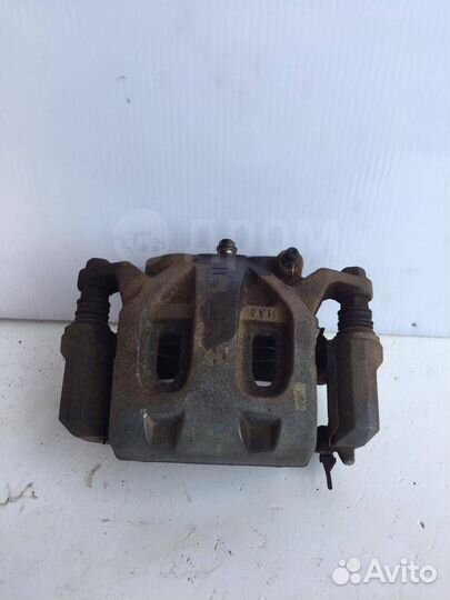 Суппорт тормозной передний левый на Infiniti