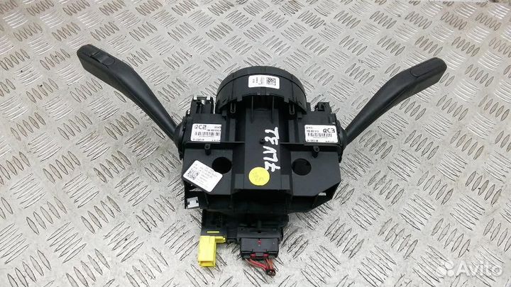 Переключатель поворотов подрулевой Skoda Octavia