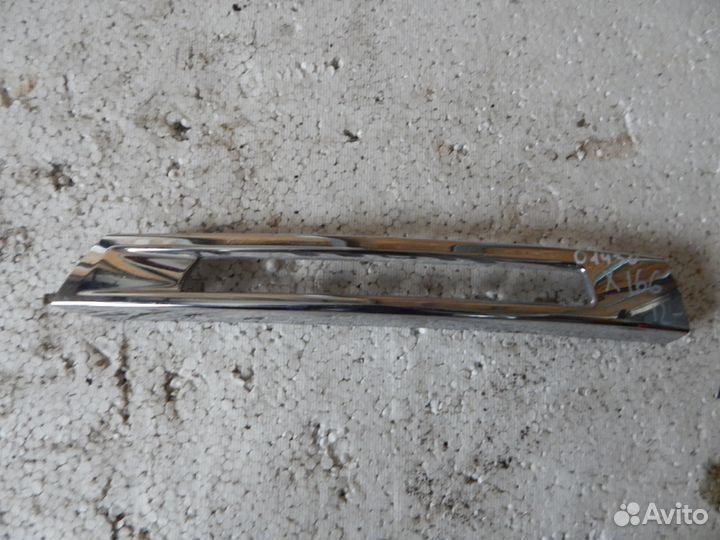 Накладка правой противотуманки x166 Mercedes GL Мо