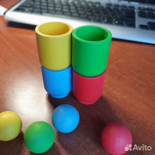 Сортер. Шарики в стаканчиках