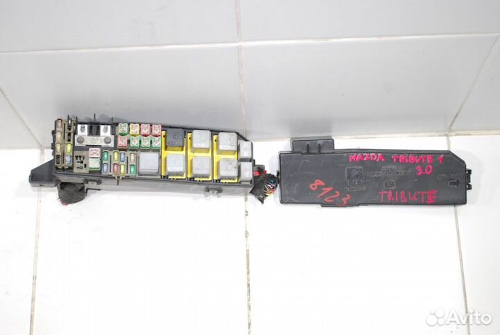 Блок предохранителей подкапотный Mazda Tribute EP