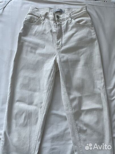 Джинсы белые