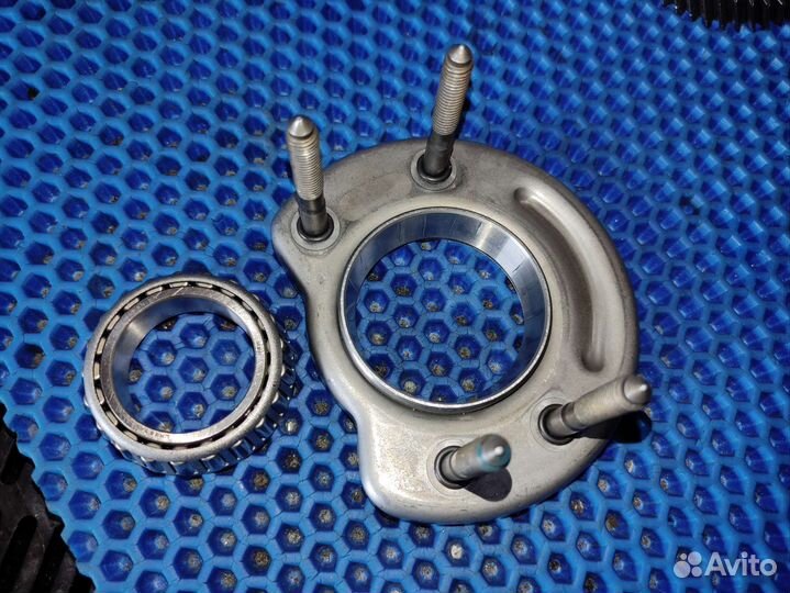 Крепление с коническим ролик подшипником МКПП 02S