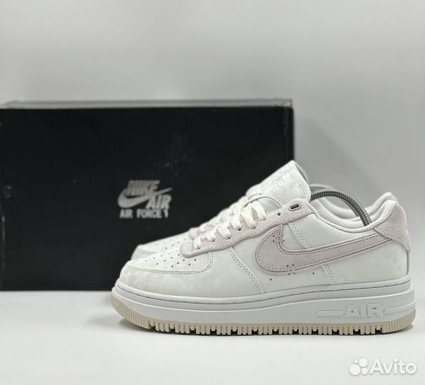 Кроссовки Nike Air Force 1 Lux