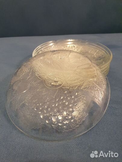 Набор стеклянных тарелок