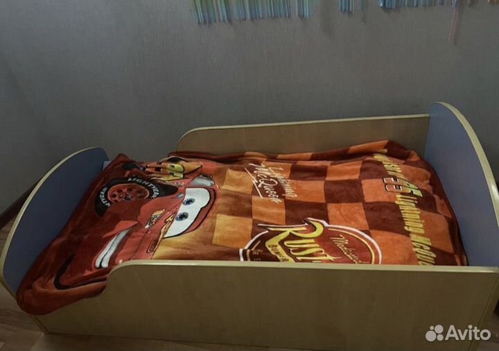 Кровать односпальная с ортопедическим матрасом