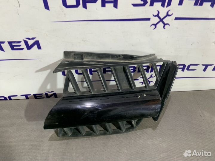 Решетка радиатора Mitsubishi Outlander MN175977