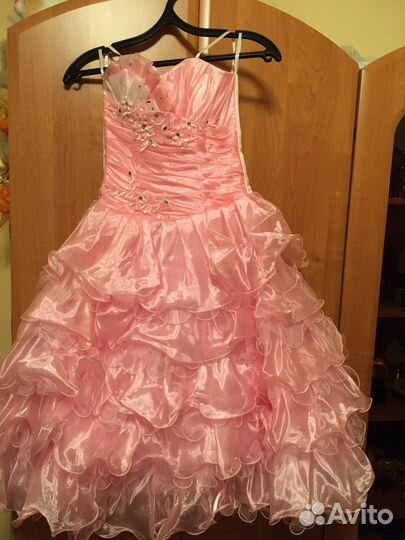 Платье для девочкив пол