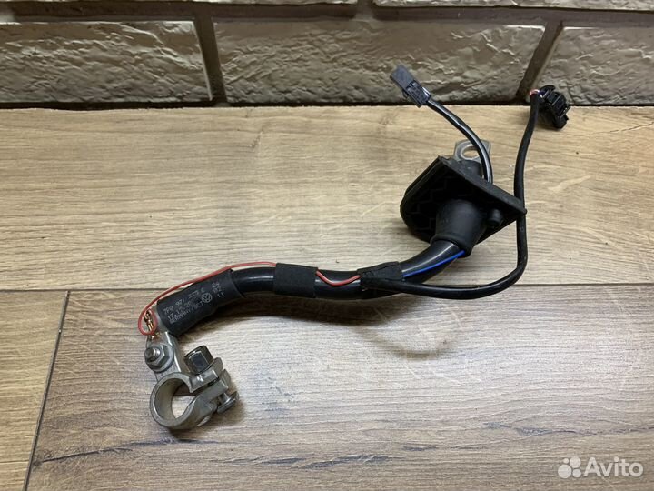 Skoda Octavia A7 Клемма аккумулятора минус