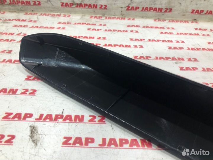 Крышка рейлинга задняя левая Toyota Land Cruiser