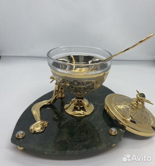 Медовница с нефритом, Златоуст