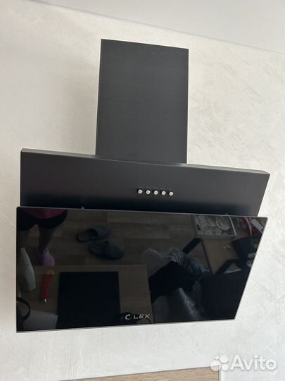 Вытяжка настенная LEX Luka 500 черная