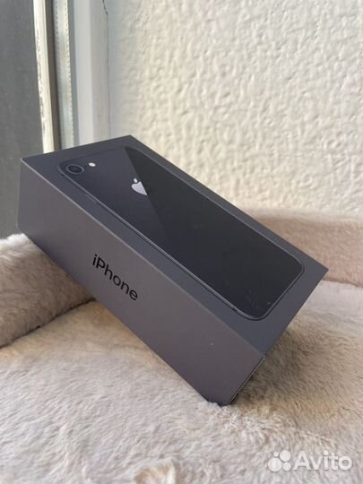 Коробка от iPhone 8