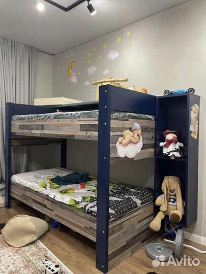 Кровать двухьярусная