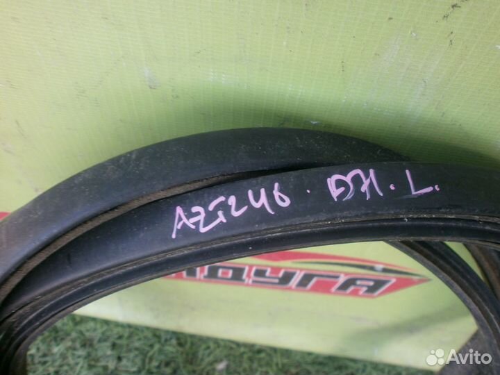 Молдинг на крышу toyota AZT241W, AZT246W,ST246,ZZT