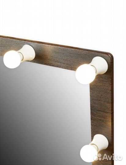 Гримерное зеркало с лампочками