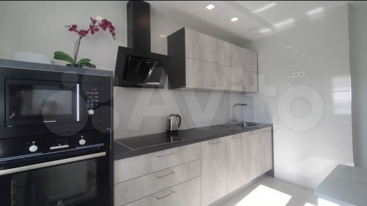 2-к. квартира, 80 м², 15/18 эт.