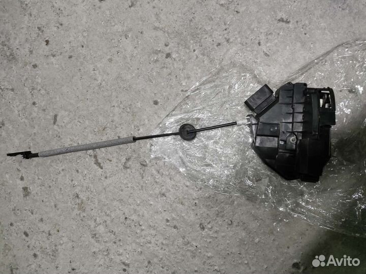 Замки двери Volvo 31301746