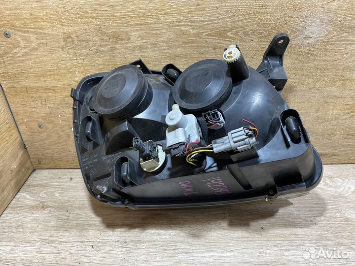Фара передняя левая Nissan Almera Tino 142343