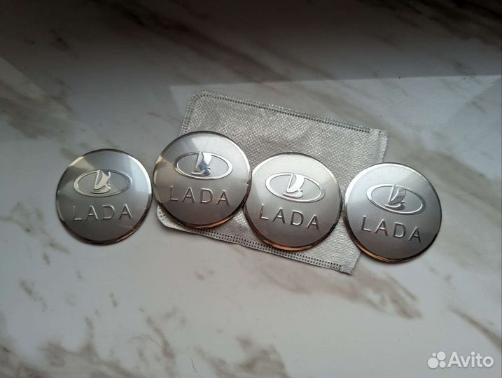 Наклейки на колпак ступицы лада