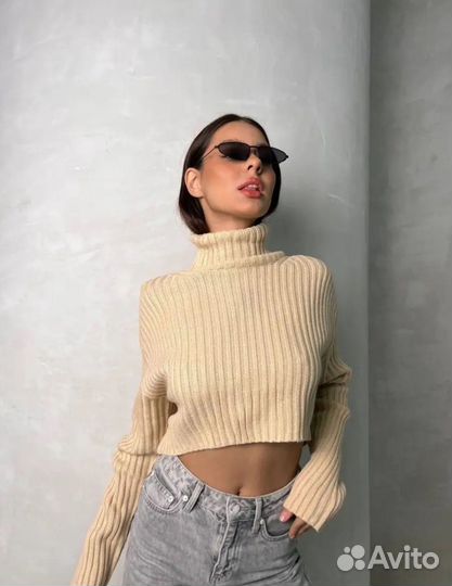 Укороченный свитер оверсайз