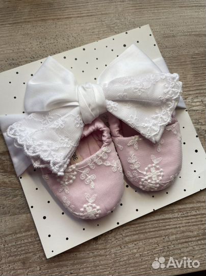 Пинетки и бант-повязка для девочки
