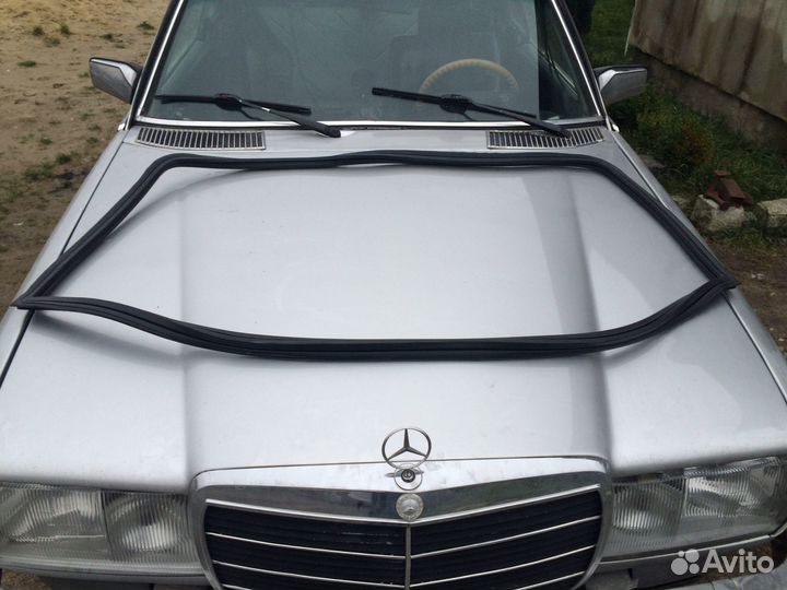 Резинка уплотнительная лобового Мерседес W123
