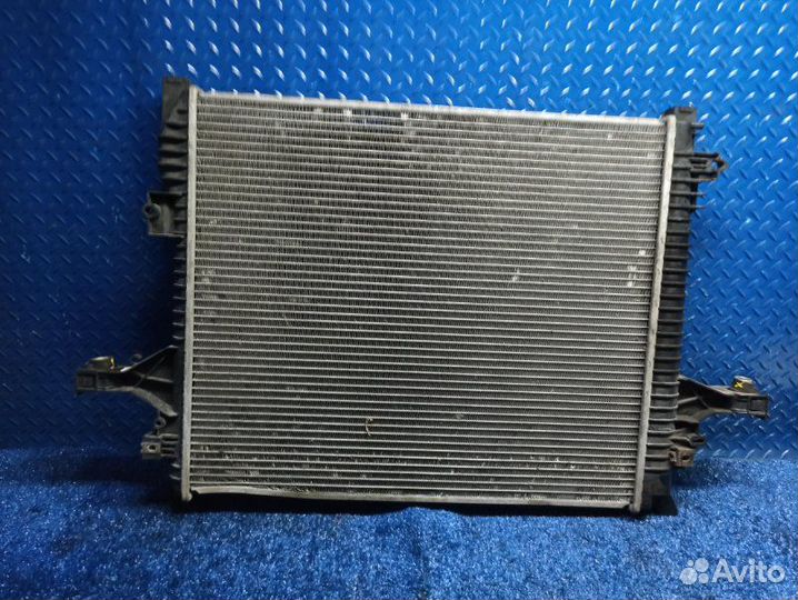 Радиатор двигателя Volvo Xc90