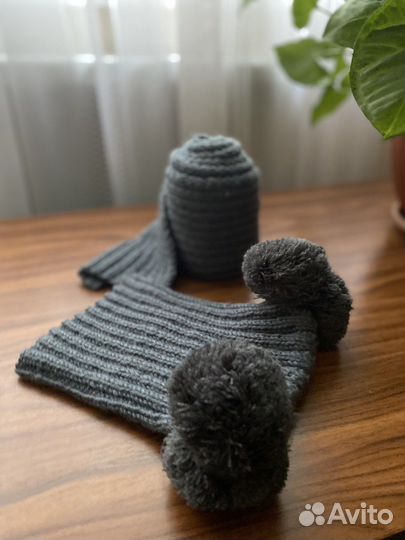 Серый вязаный комплект: шапка и шарф