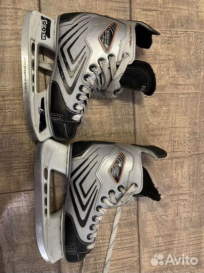 Коньки хоккейные ccm 35