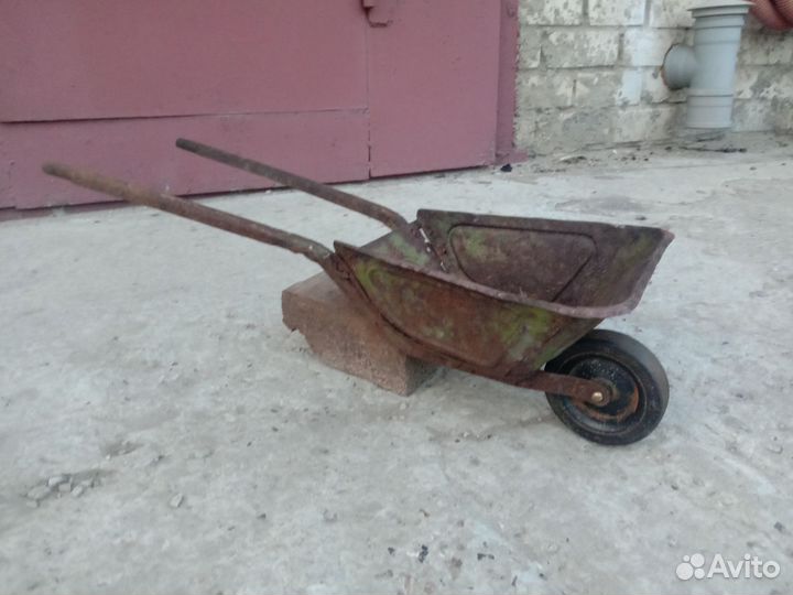 Велосипед, педальная машинка, игрушки ретро