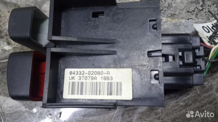 Кнопка аварийной сигнализации Toyota Corolla E12