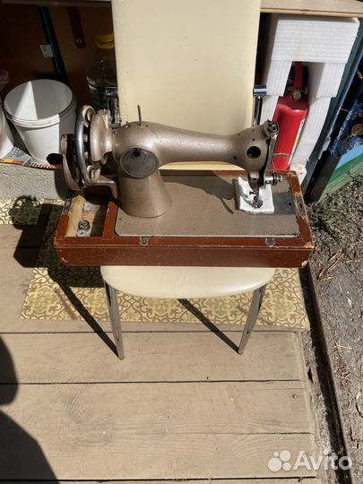 Ручная швейная машинка