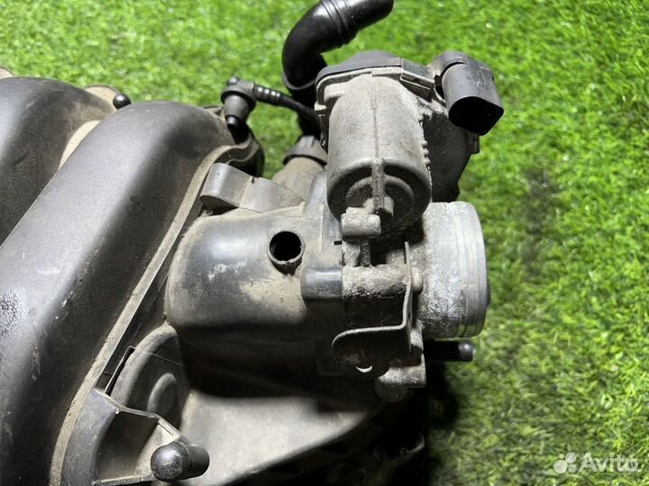 Впускной коллектор Volkswagen Passat